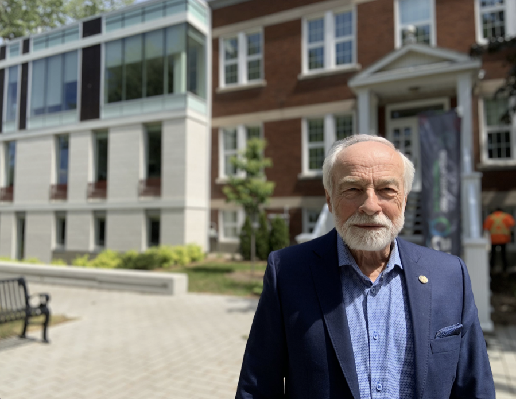 L'importance des médias locaux pour Yves Lessard Les Versants