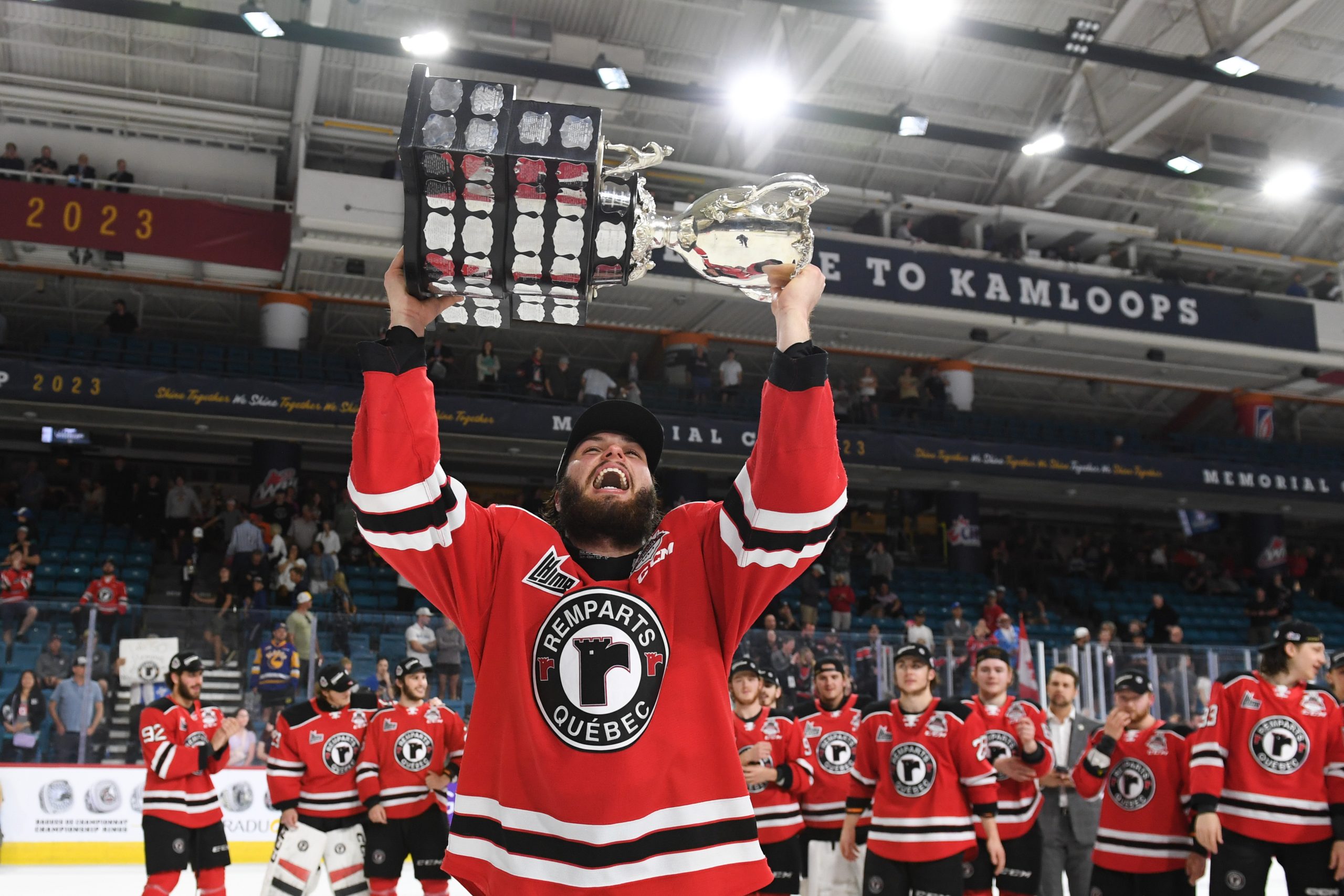 La coupe Memorial à bout de bras Les Versants